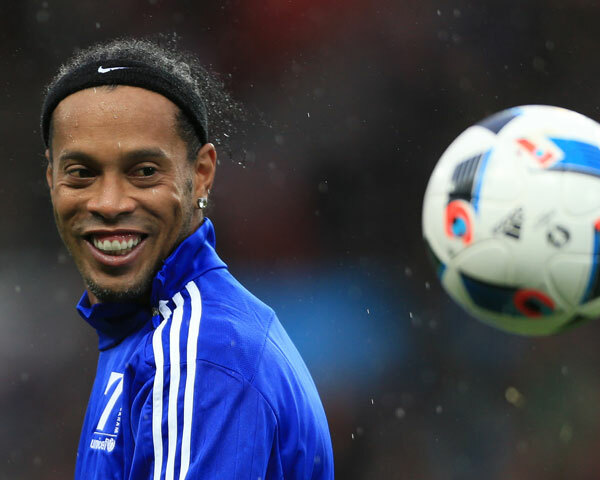 RONALDINHO JOGA BONITO