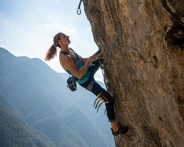 ANGELIKA RAINER: IN CIMA, ESPLORANDO