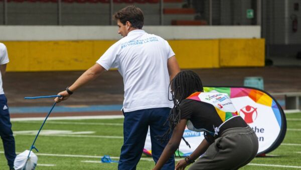 KINDER JOY OF MOVING 